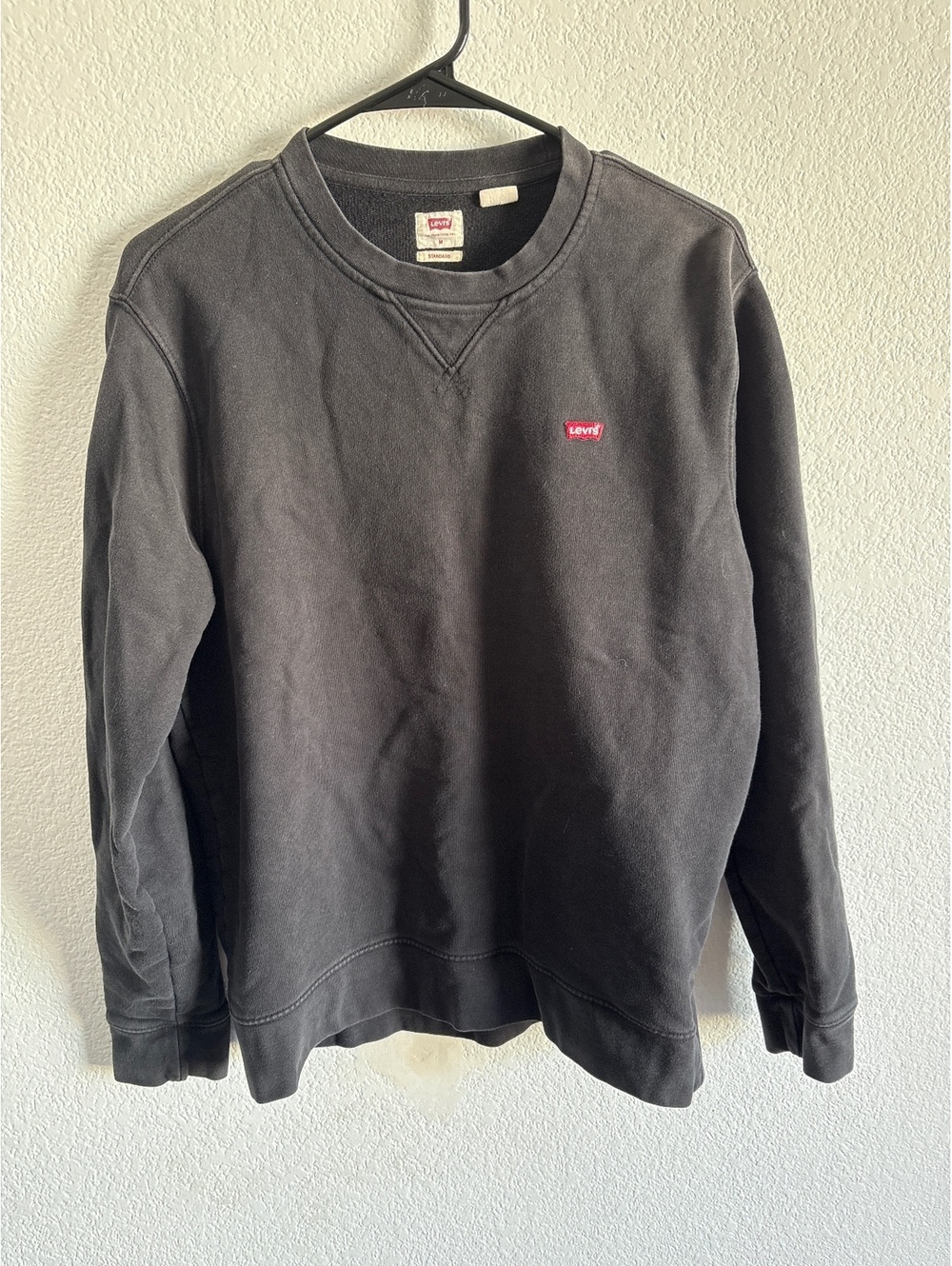 Levi's Men's Black Crewneck Sweatshirt, Size Medium, 100% Cotton